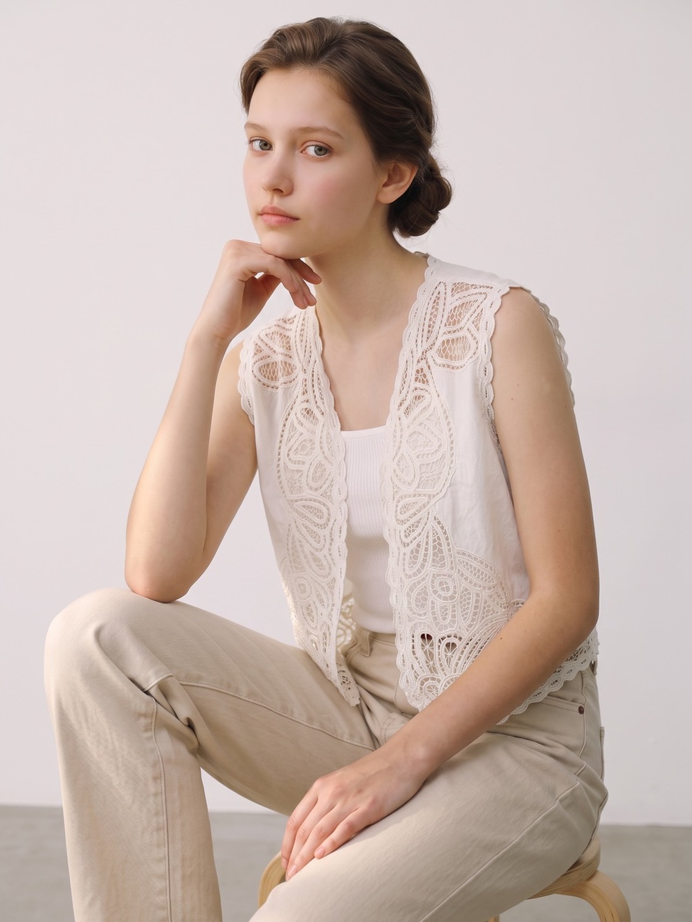 Vintage Far Away Lace Crochet Trim Sleeveless Vest in Cream. Boho. Lagenlook. M